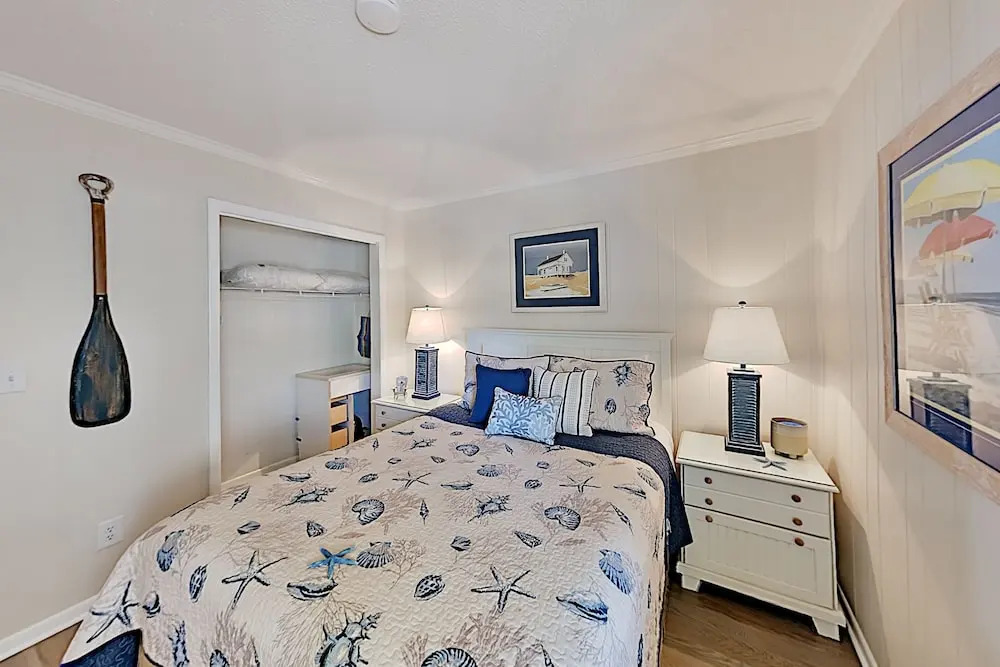 End-unit Ocean Pier W/ Ocean Views & Pool 2 Bedroom Condo