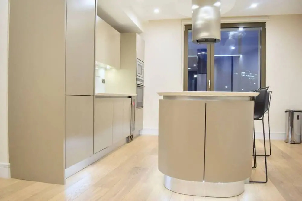 Modern 2 Bedroom Bayswater Apartment