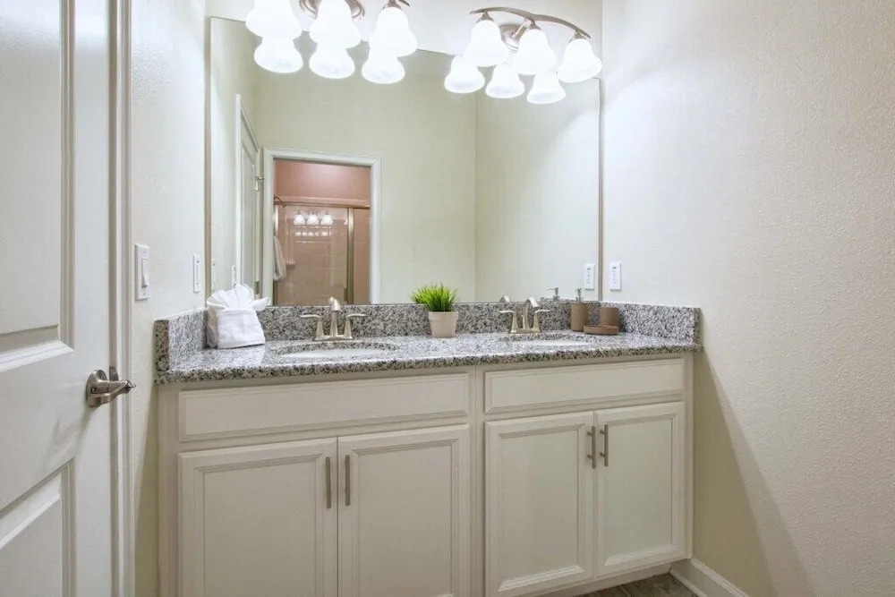 Storey Lake-5 Bedroom Townhome w/Spashpool-1622ST