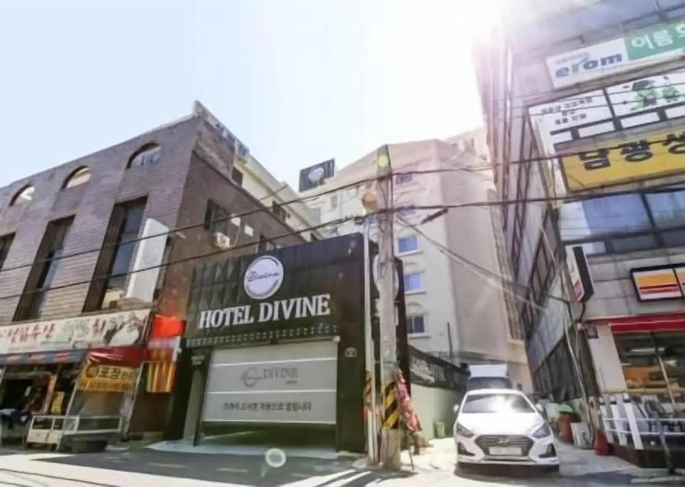 Divine Hotel