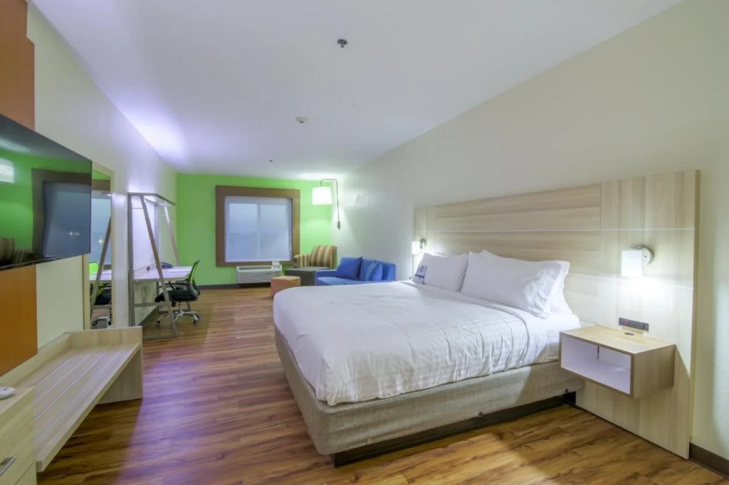 Holiday Inn Express & Suites Raymondville by IHG