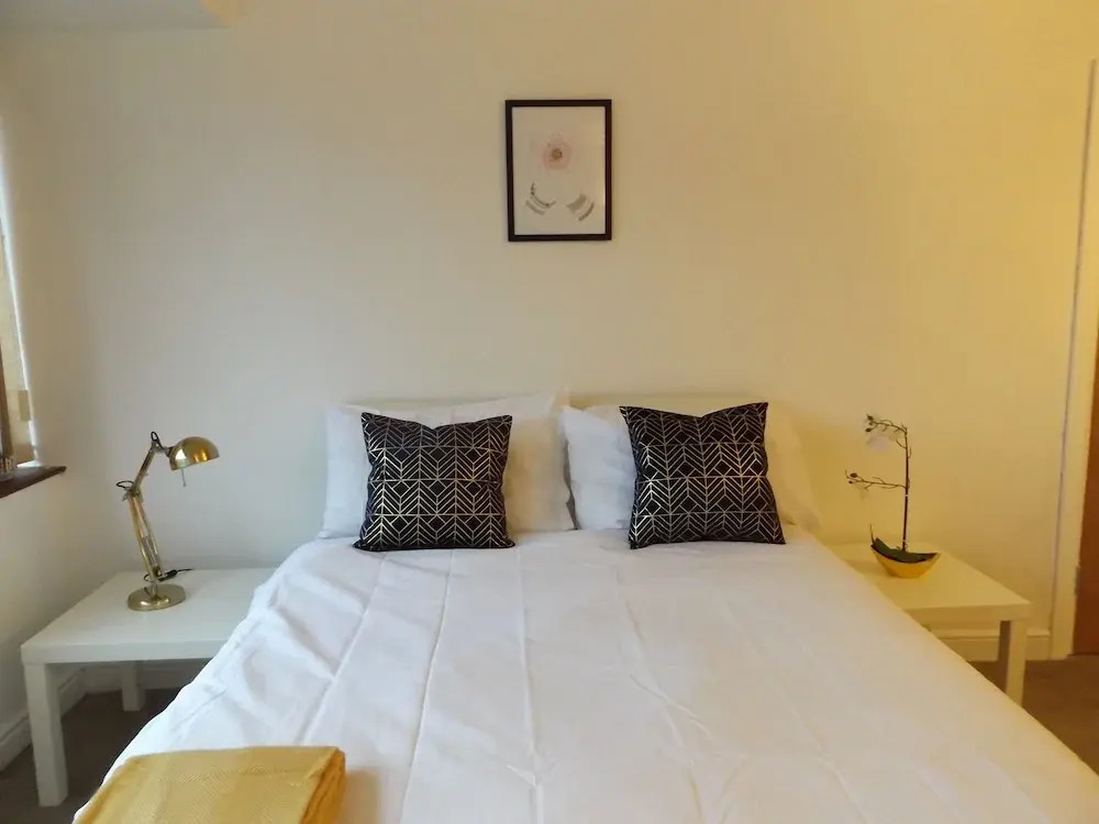 Room in Guest Room - Spacious Room in Coventry
