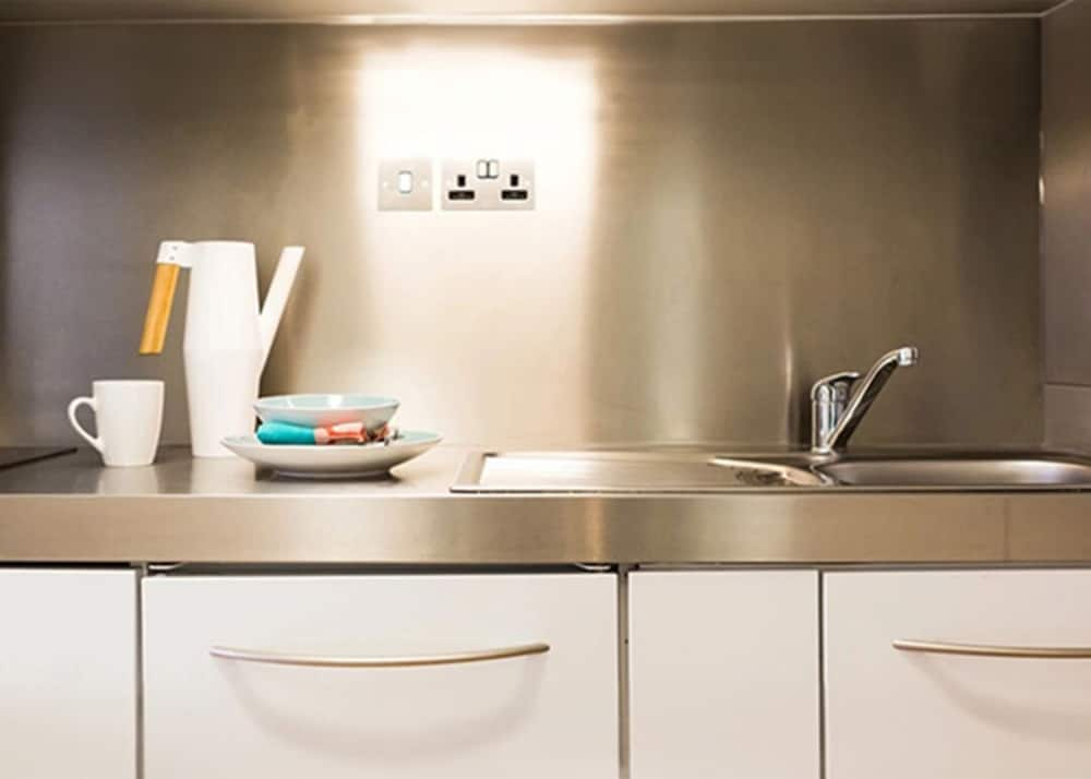 Student Only Modern Studio at Portobello Near Kensington and Chelsea