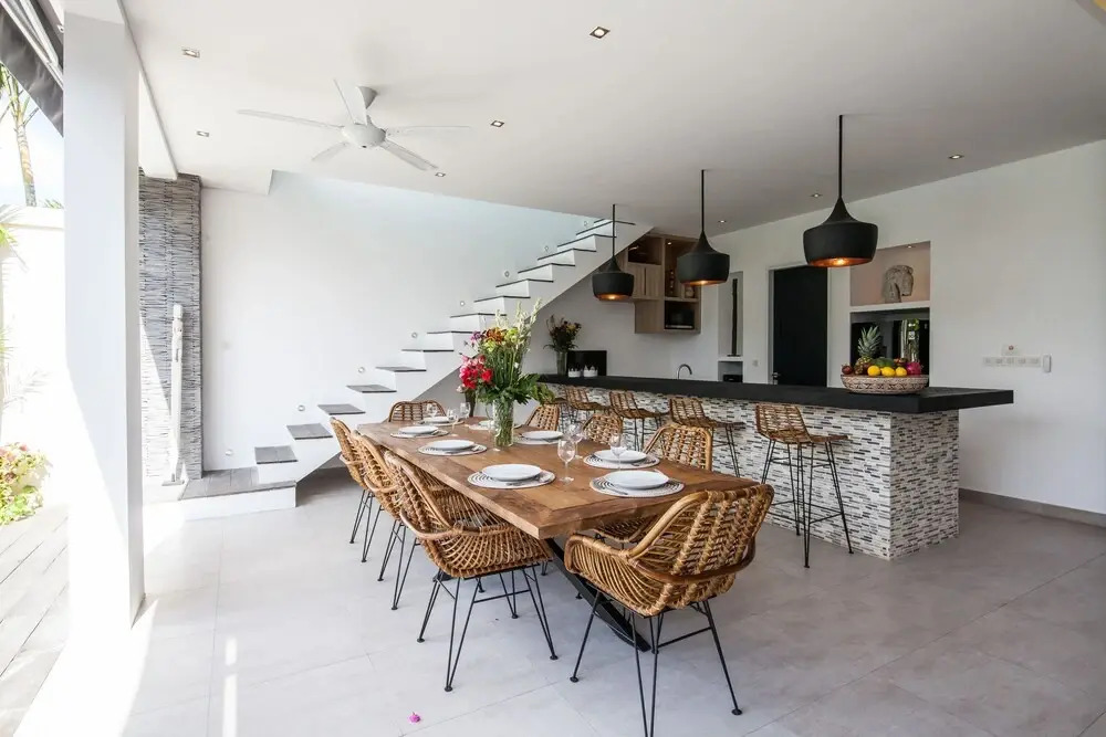Captivating Villa Walk to the Beach