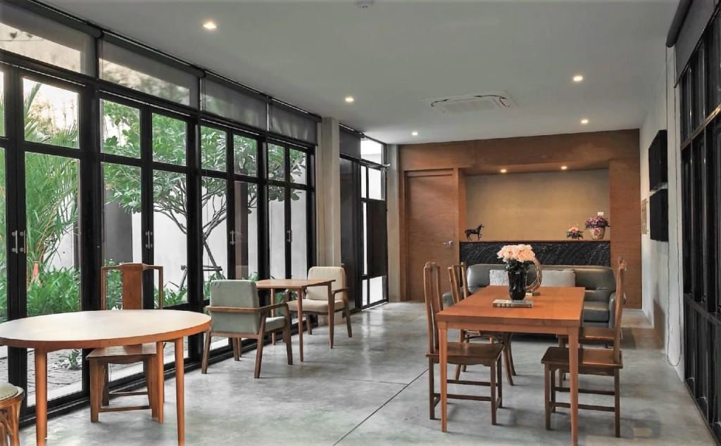 Cherlock hotel