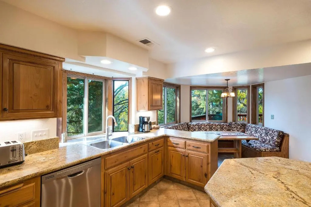 Four Seasons - 3br/4ba Holiday Home