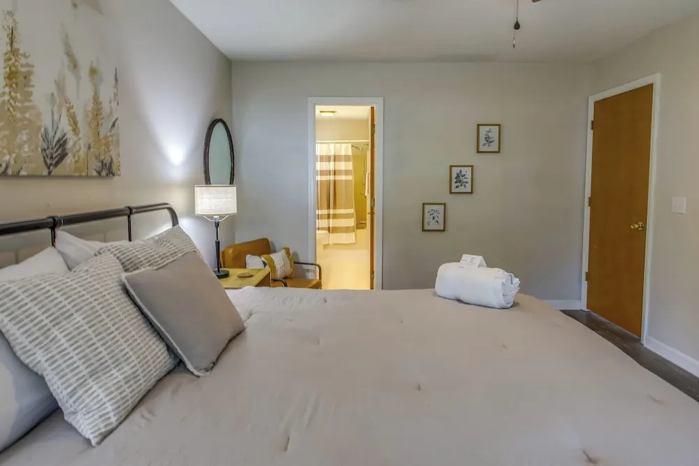 Dog-friendly Oak Island Rental - 1 Mi to Beach!