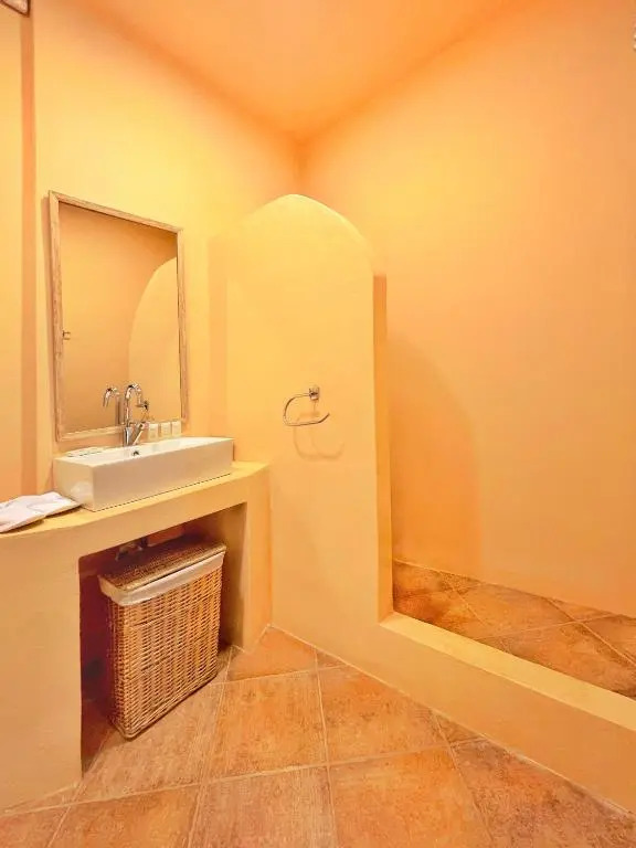 Spacious & Cozy Flat 5 mins to Batsi Bay