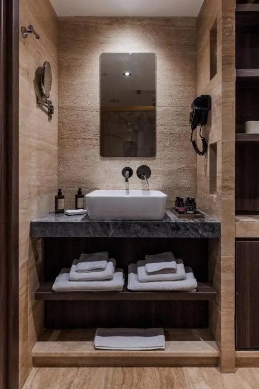 Reef Hotel & Spa