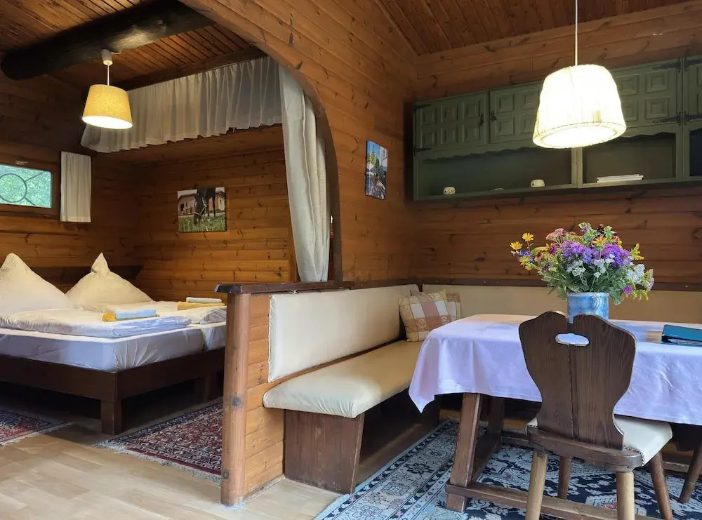 Blockhaus mitten in der Natur