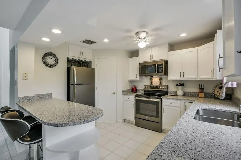 Colonial Avenue Home