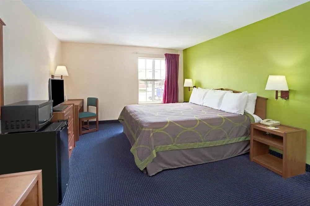 Super 8 Motel - Louisville Expo Center