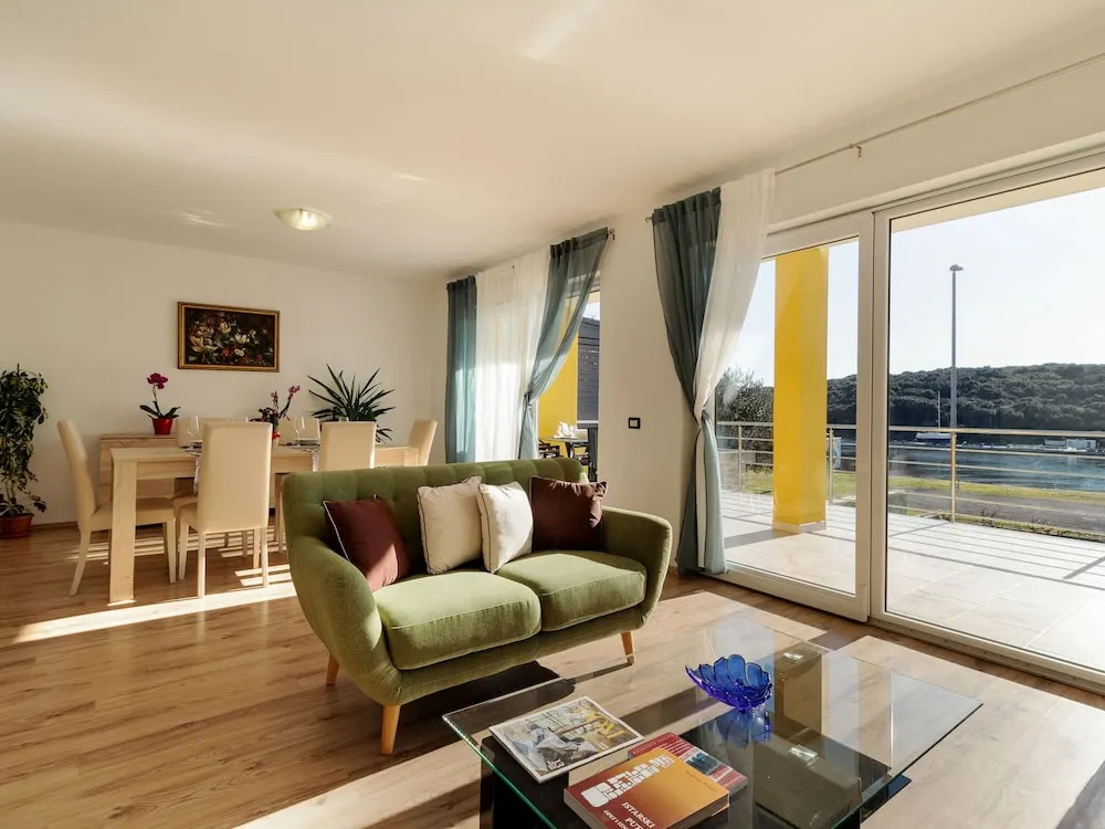 Spacious Apartment in Pula With Terrace