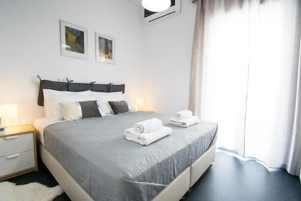 Destination Acropolis apt4