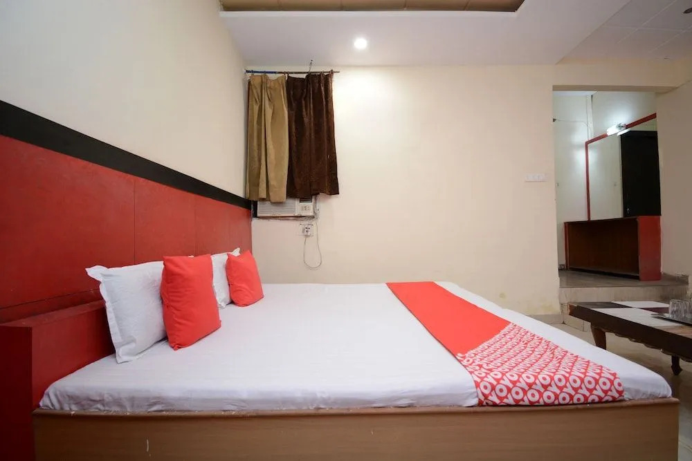 Oyo 29852 Hotel Golden View