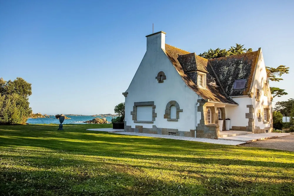 Villa With 4 Bedrooms in Roscoff, With Wonderful sea View, Enclosed Ga