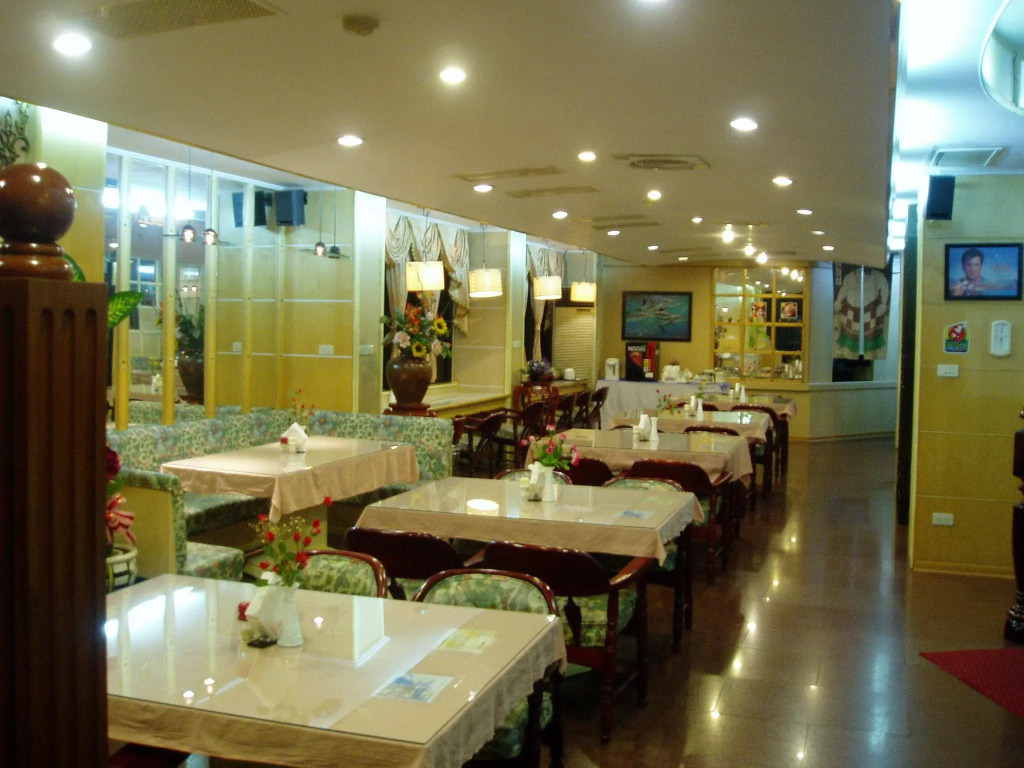 Famouse Hotel