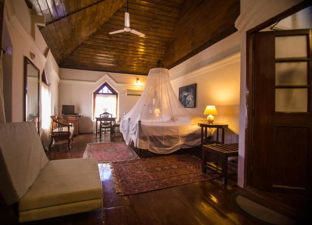 Old Courtyard Hotel
