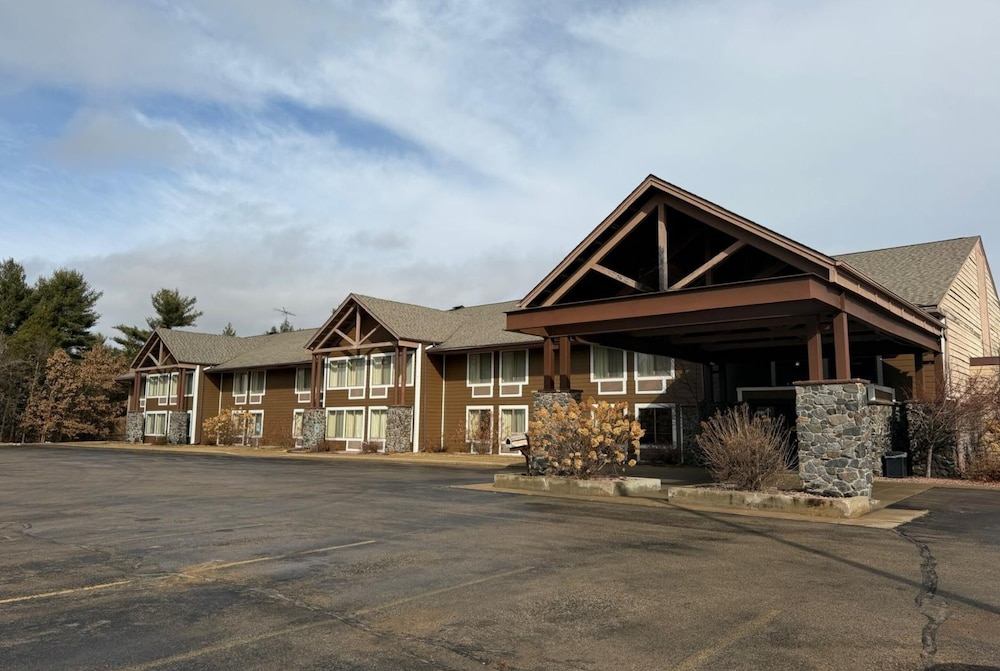 Coratel Plus Suites by Jasper Black River Falls