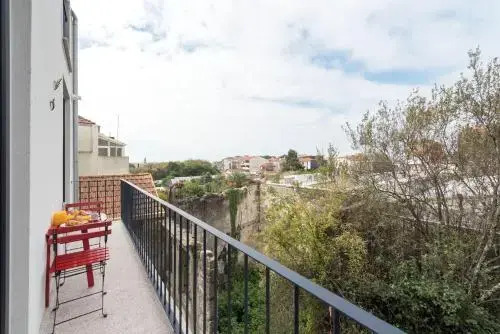 Lovelystay - Central Flat W/ Ac And Balcony