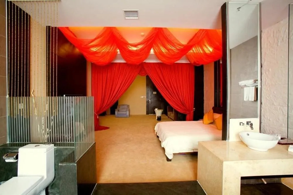 Elegance Hotel