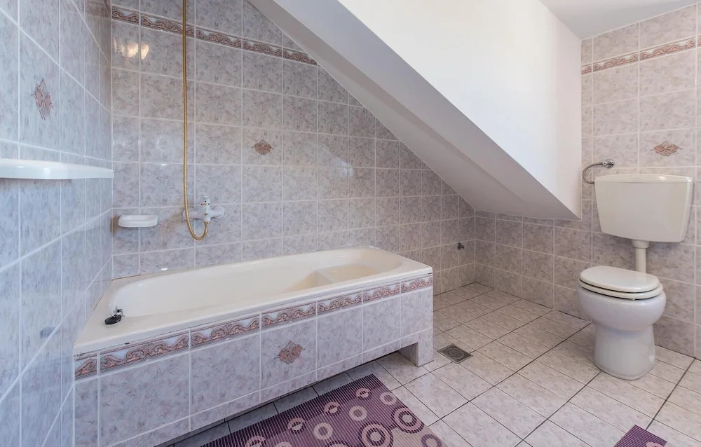 Stunning Home in Tribunj-sovlje With Wifi and 6 Bedrooms