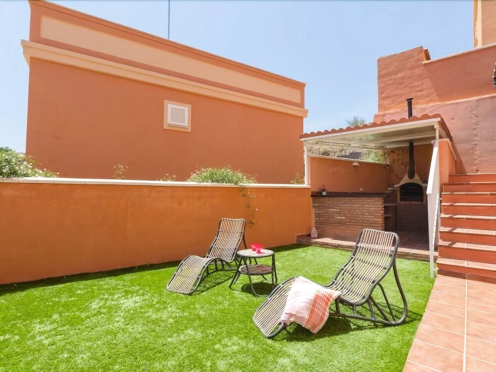 Las Biznagas, casa con barbacoa y piscina comunitaria