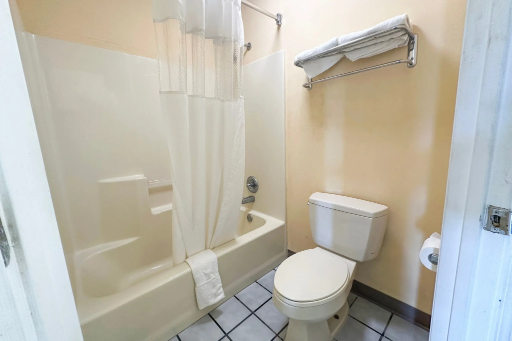 Bonita Lakes Inn by Capital O Meridian I20