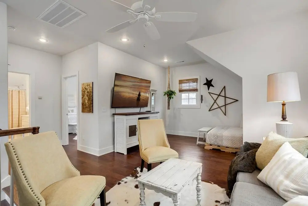 The SoFay Farmhouse - 1 Mile From U of A - Luxury Amenities