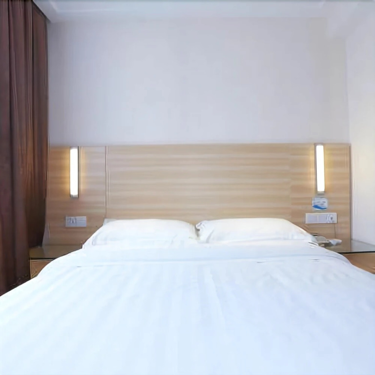 Guangwan Hotel (Guangzhou Yongqingfang Zhongshan Ba Road Subway Station Branch)