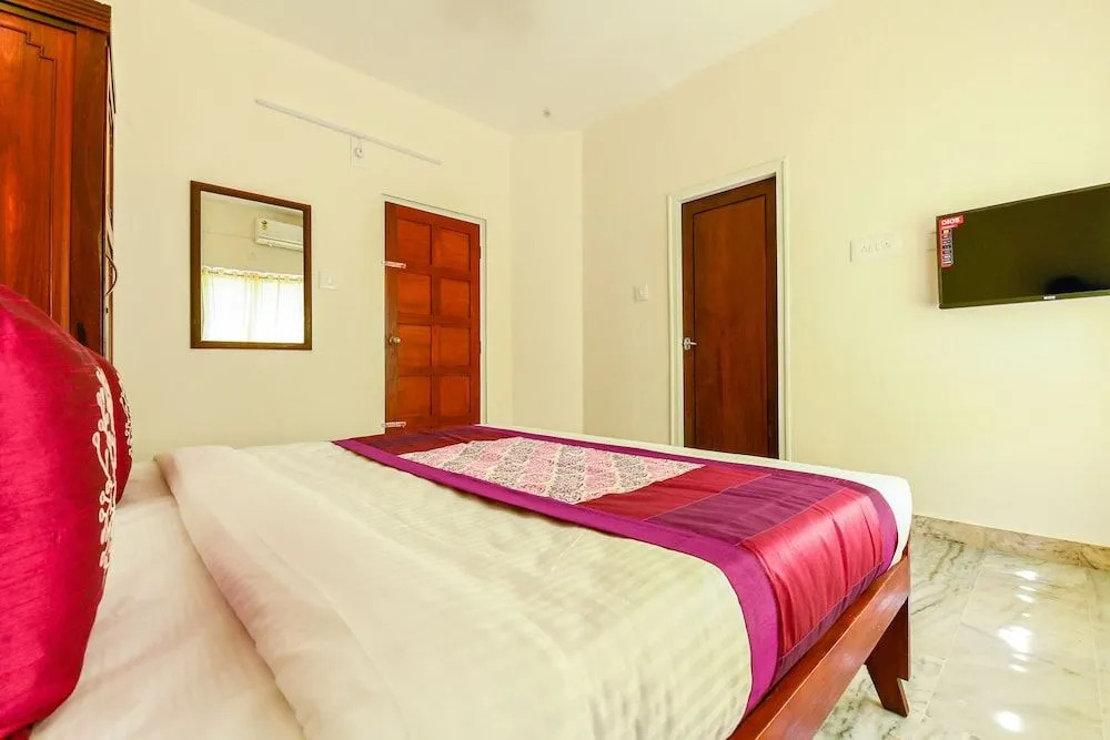 OYO 11328 Hotel Chandrika Residency