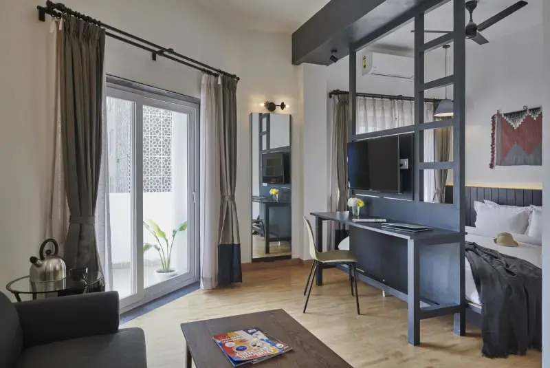 Poshtel VNS