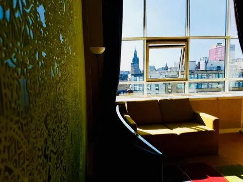 Glasgow City Center Flat with Parking