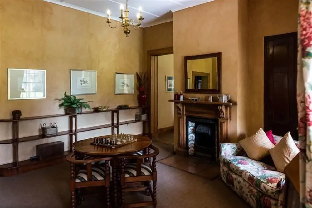 Halliwell Country Inn