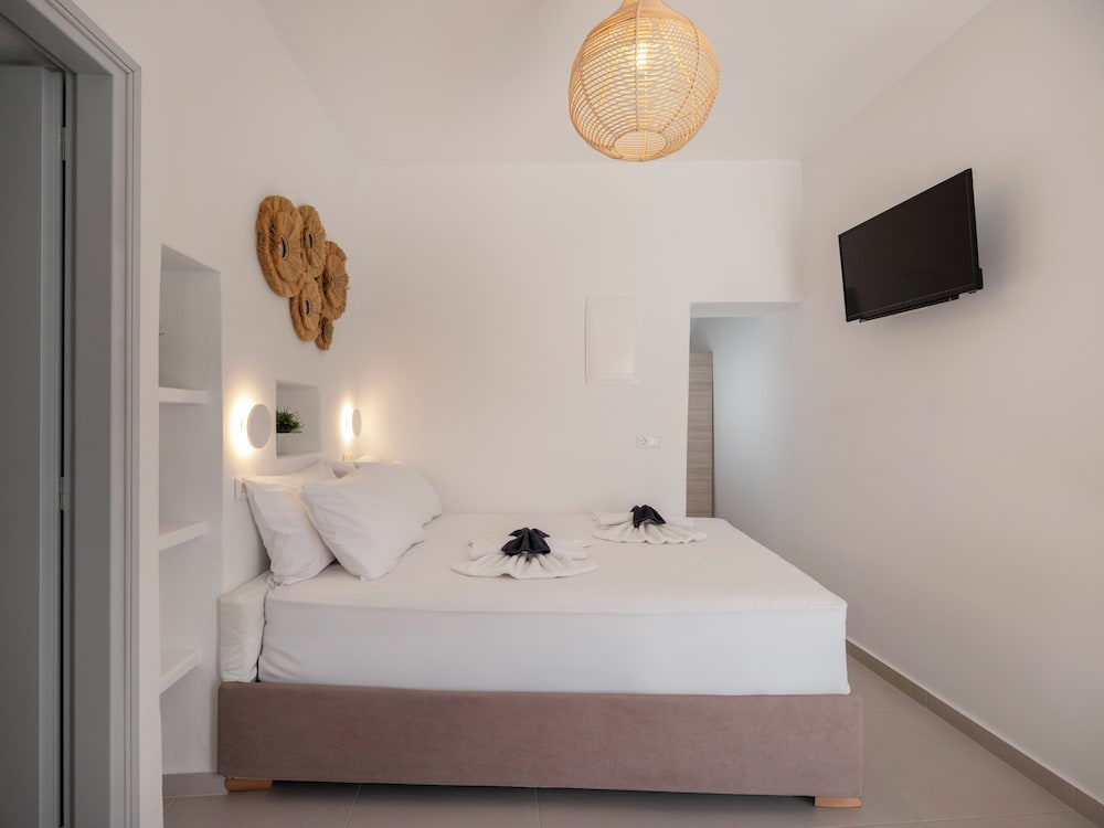 M&M Paros Studio