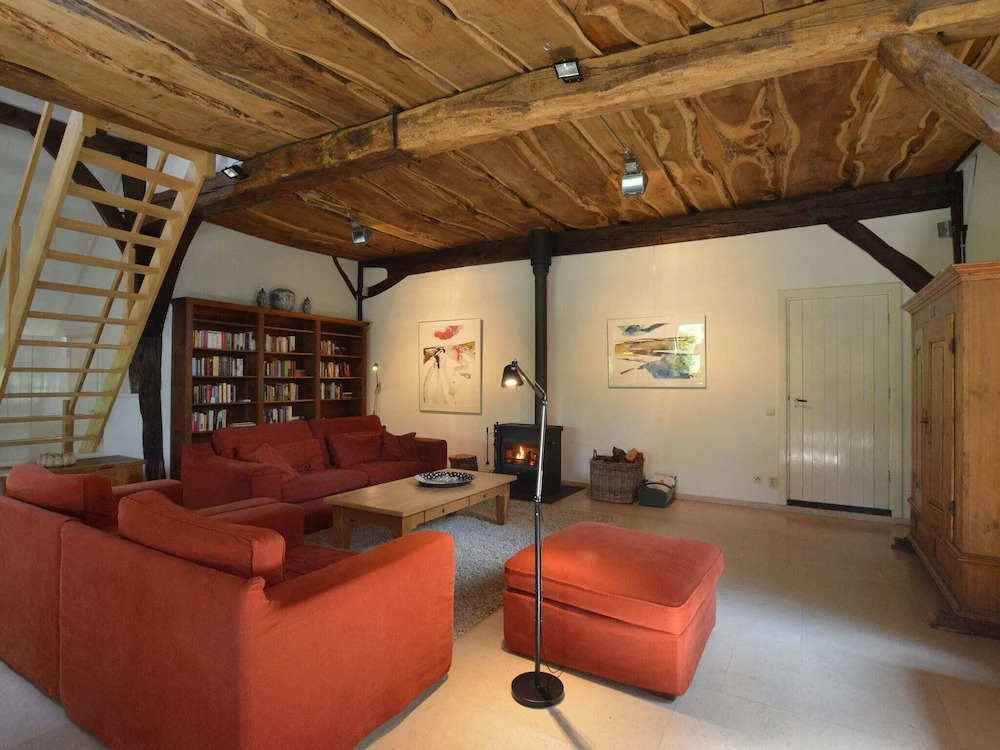 Luxurious Holiday Home in Monumental Farmhouse Near Nature Reserves - Zuna