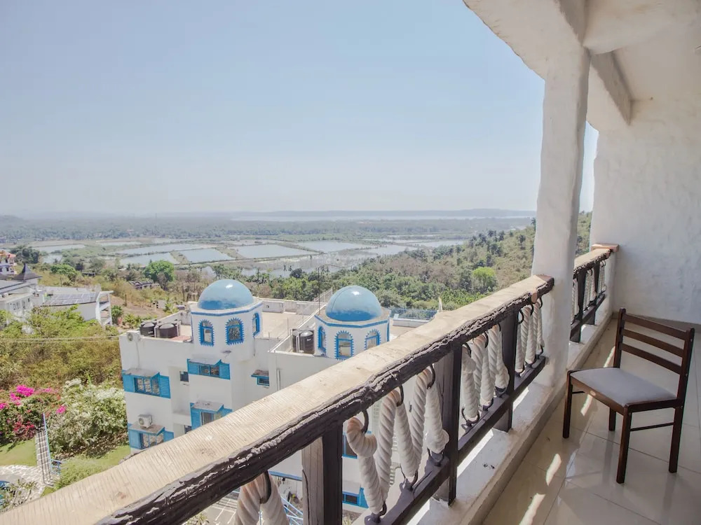 OYO 11897 Home Greek Style 2BHK With Pool Bambolim