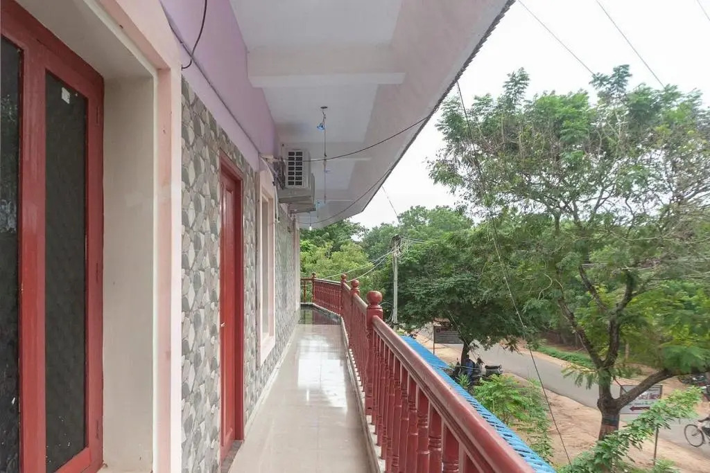 AURO GUEST HOUSE