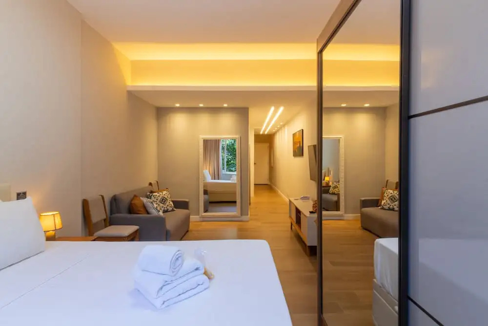Loft With Soundproof Windows 5-minute Walk to the Beach Nsc304