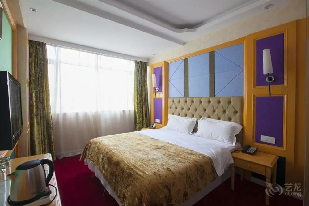 Roman Holiday Hotel (Wuhan Xibei Lake)