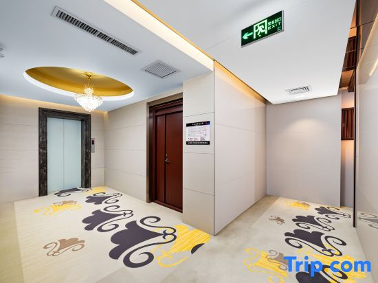 Silk Road Light Hotel (Wuwei Pedestrian Street Railway Station)
