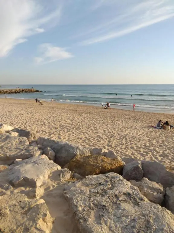 Near Beach - Family - Sleeps 4 - Wifi - Parking