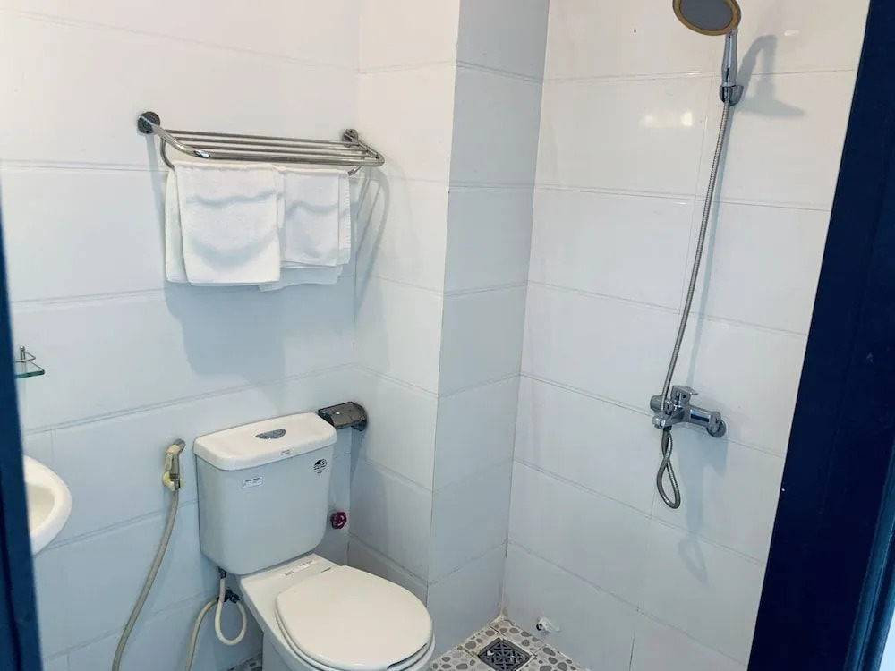 OYO 1054 Rong Vang Hotel