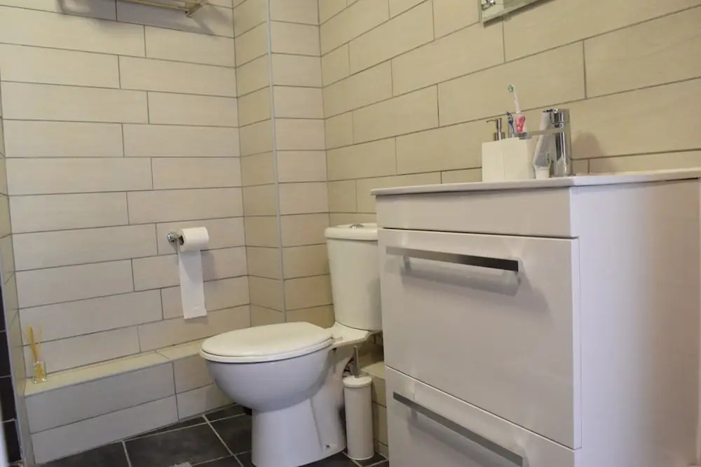2 Bedroom Apartment Near Wimbledon
