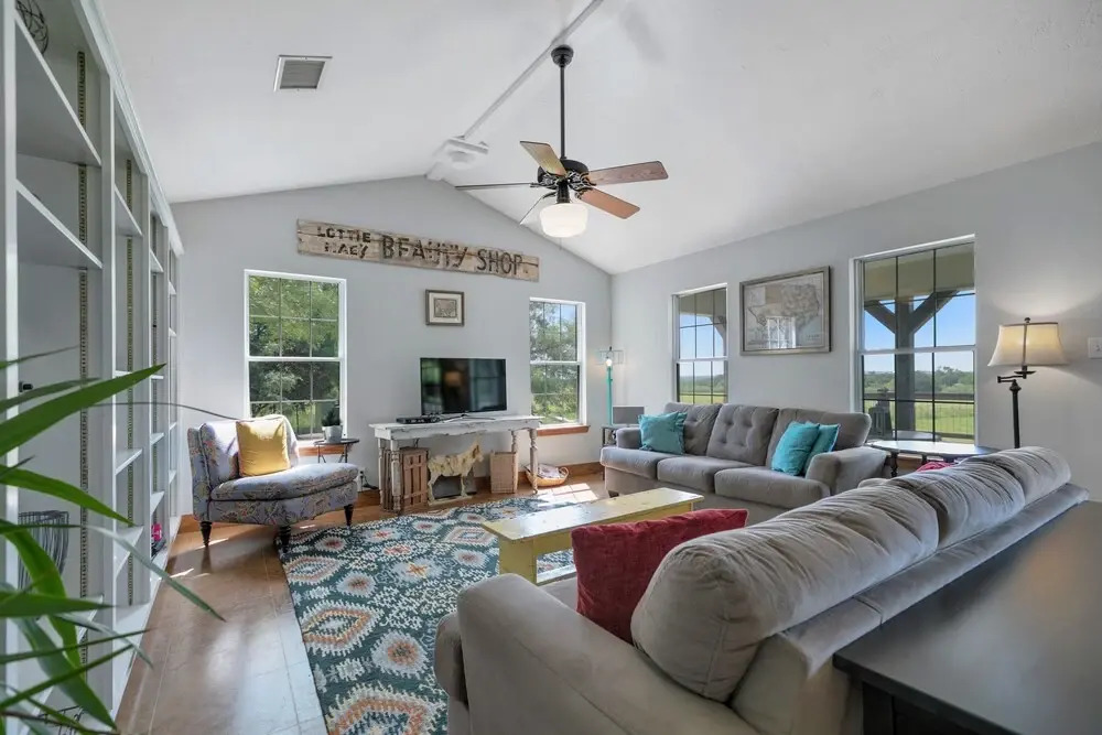 New! Gorgeous Home W/grill&views!