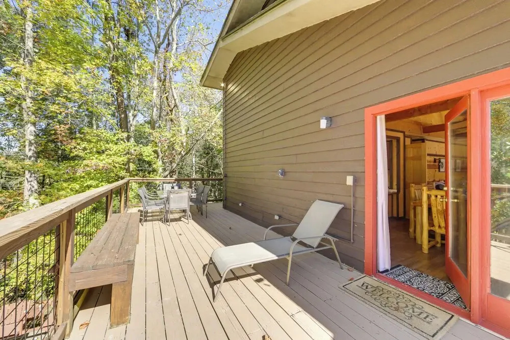 Hot Tub + Game Room: Gatlinburg Family Cabin!