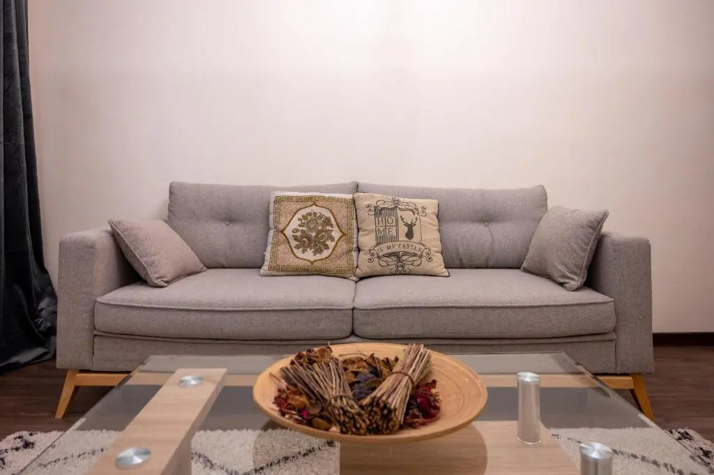 Design 1bdr Apartment in Top Center - Free Parking