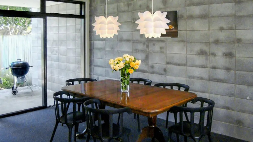 Fabulous In Fitzroy - seconds to Fitzroy Beach
