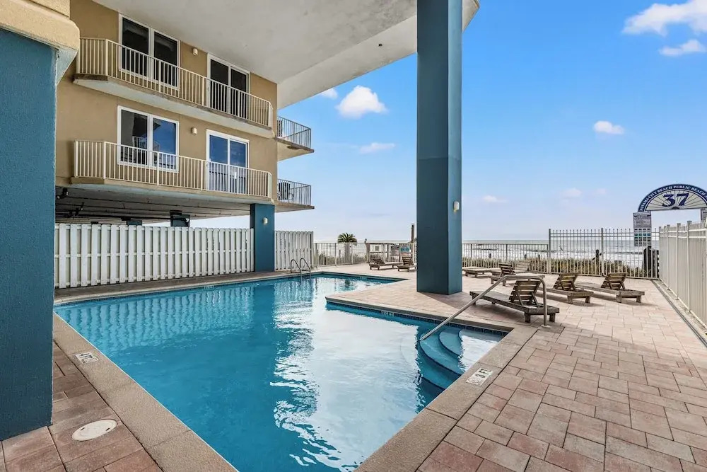 Grandview Oasis! 3BR 2BA Sleeps 9! Gulf-front Tranquility Beckons!