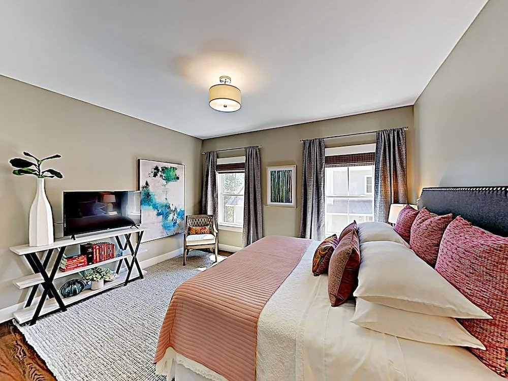New Listing! Weaver: A Modern Lake Louise Gem 4 Bedroom Home